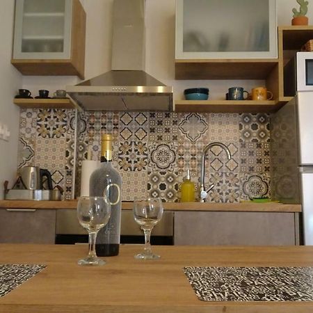 Elegant And Comfortable Apartment In The City Center Ermoupoli Exterior photo