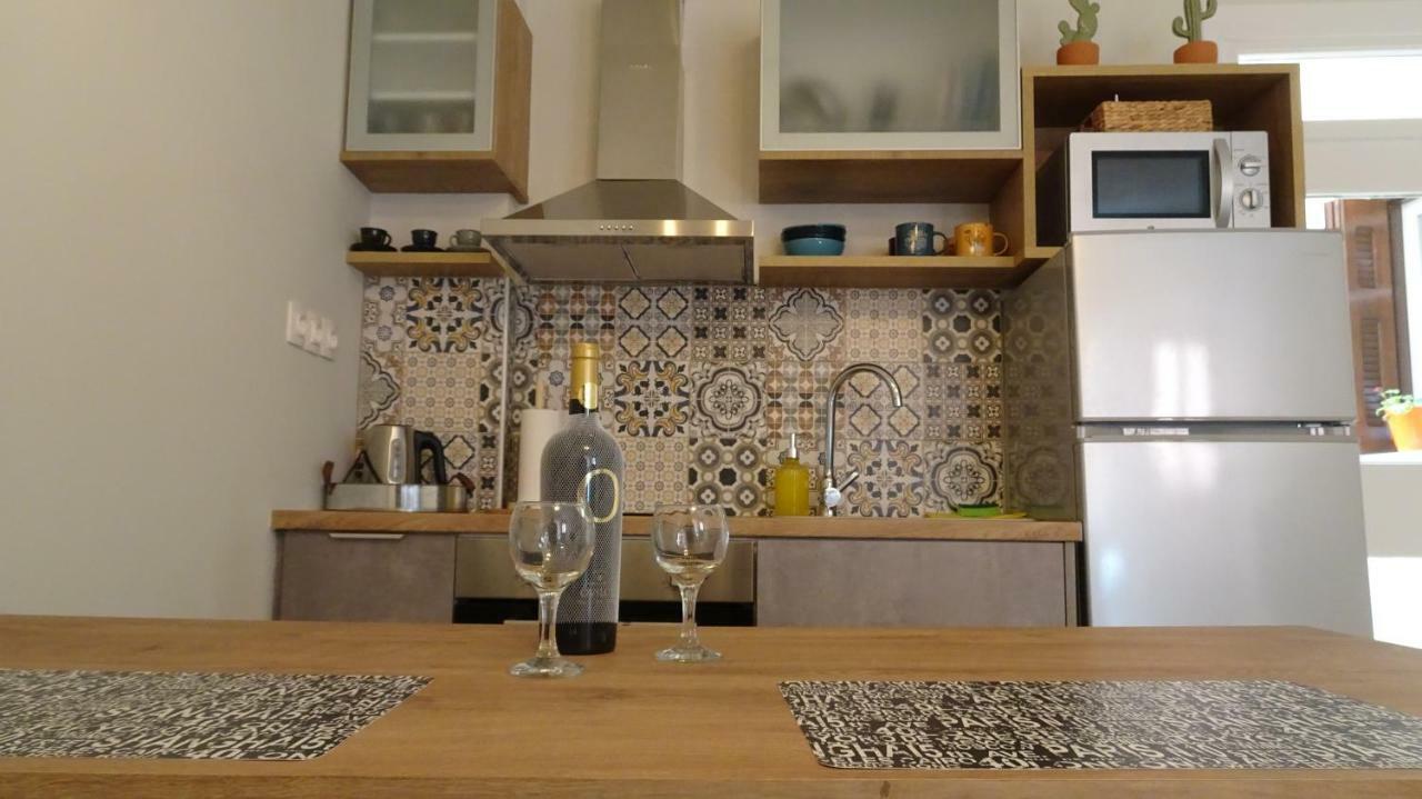 Elegant And Comfortable Apartment In The City Center Ermoupoli Exterior photo