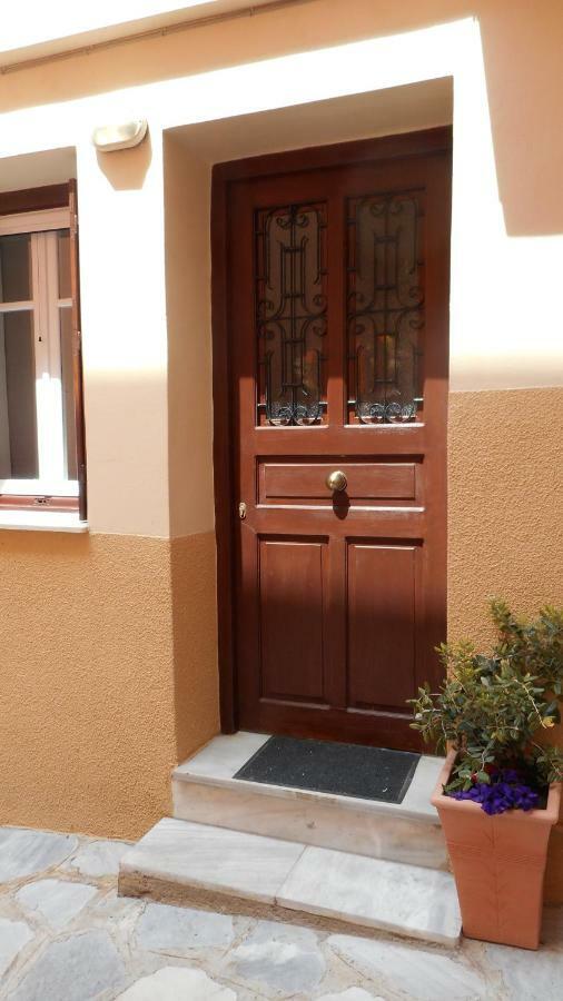 Elegant And Comfortable Apartment In The City Center Ermoupoli Exterior photo