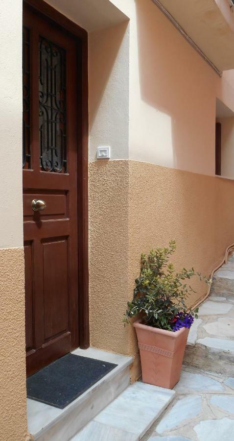 Elegant And Comfortable Apartment In The City Center Ermoupoli Exterior photo