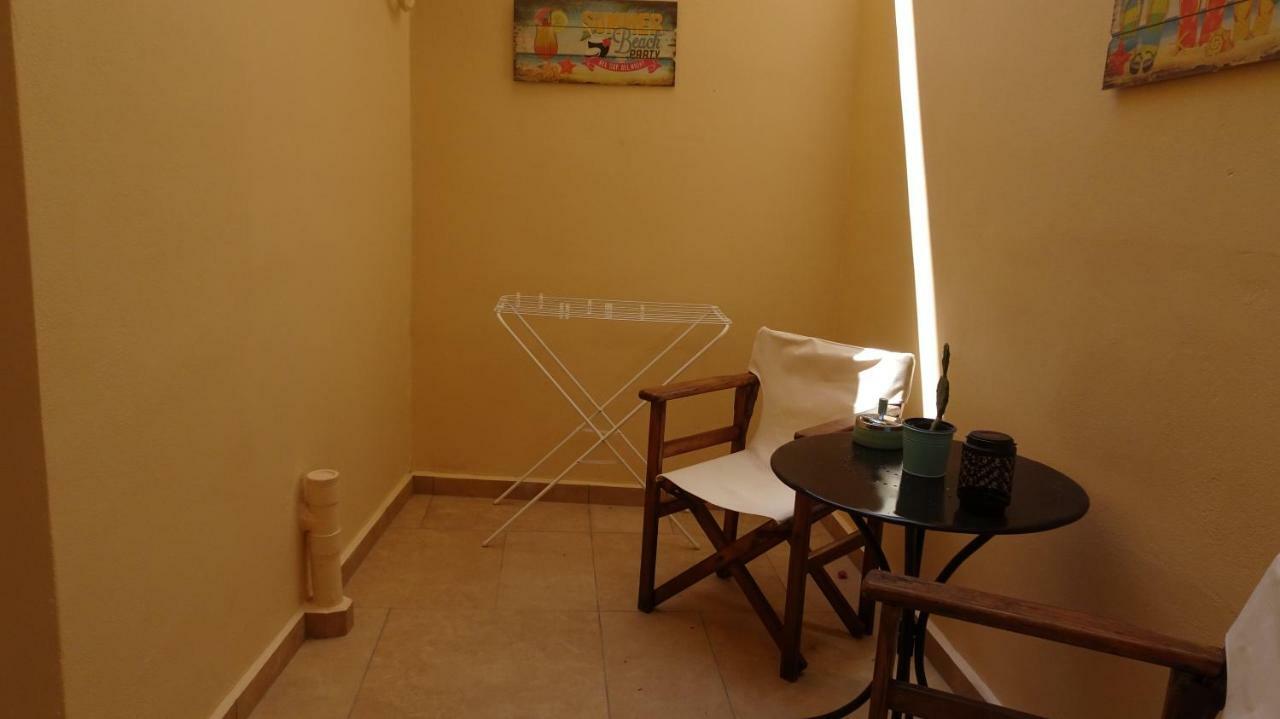 Elegant And Comfortable Apartment In The City Center Ermoupoli Exterior photo