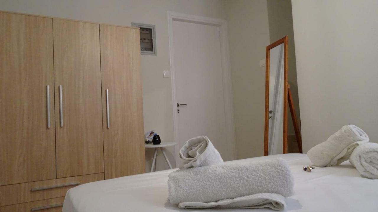Elegant And Comfortable Apartment In The City Center Ermoupoli Exterior photo