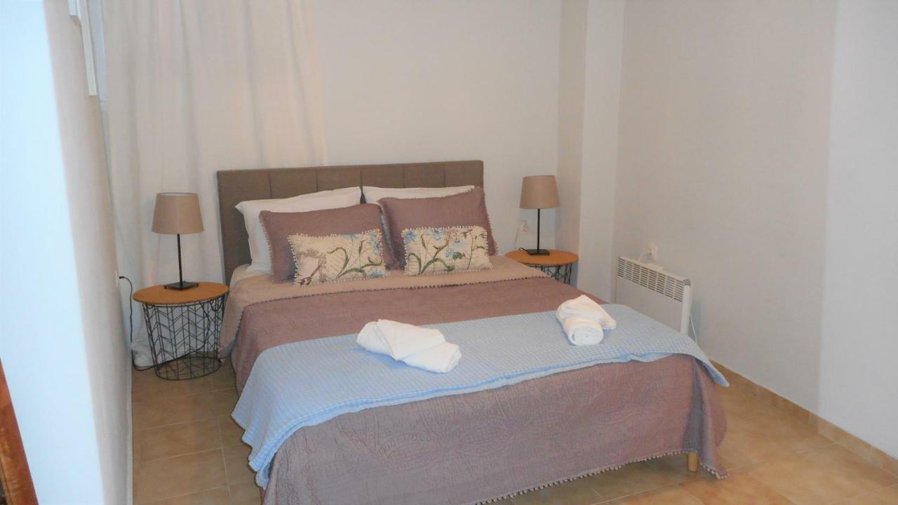 Elegant And Comfortable Apartment In The City Center Ermoupoli Exterior photo